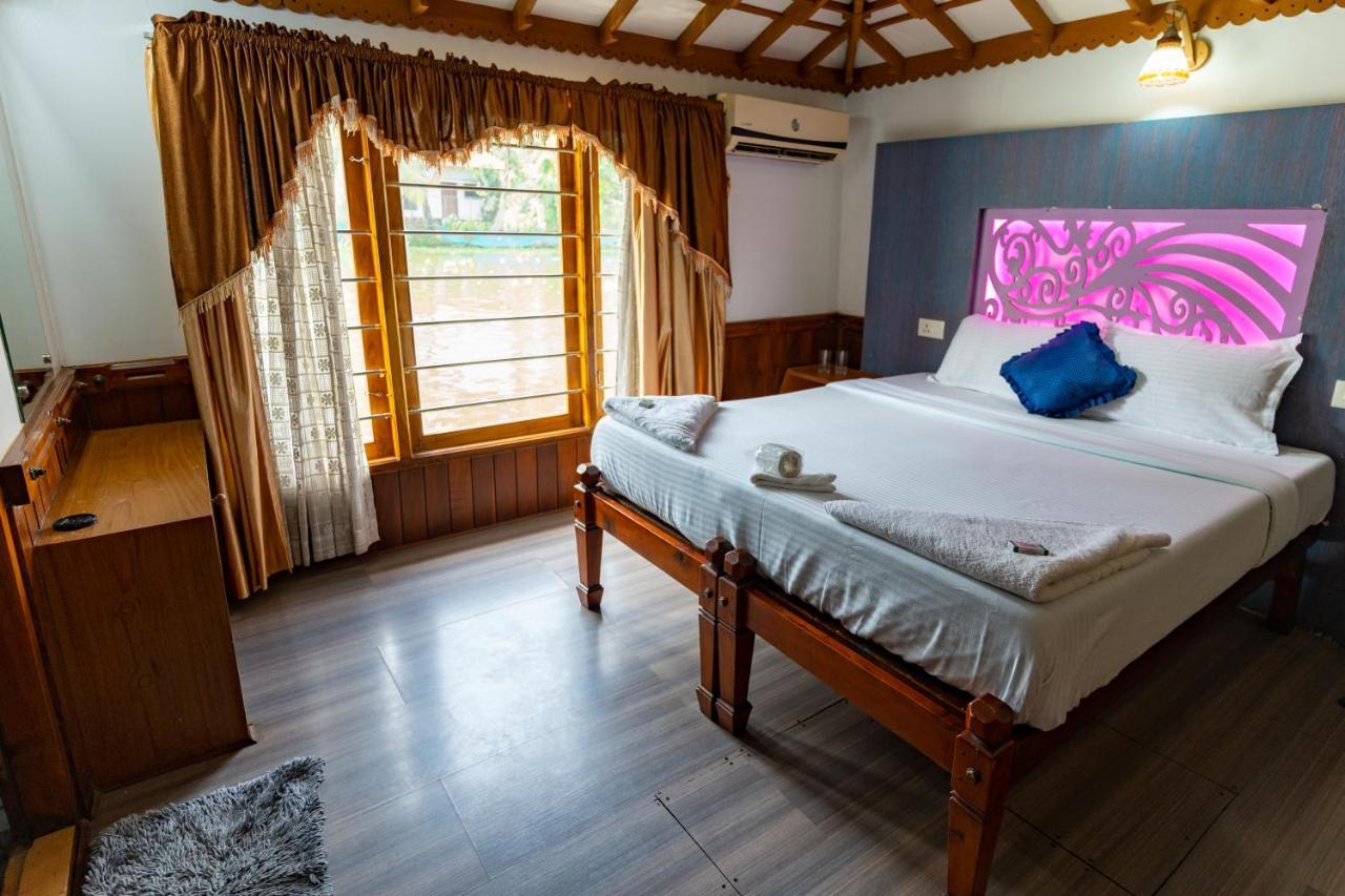 Kera Houseboats Alleppey Alappuzha Eksteriør billede