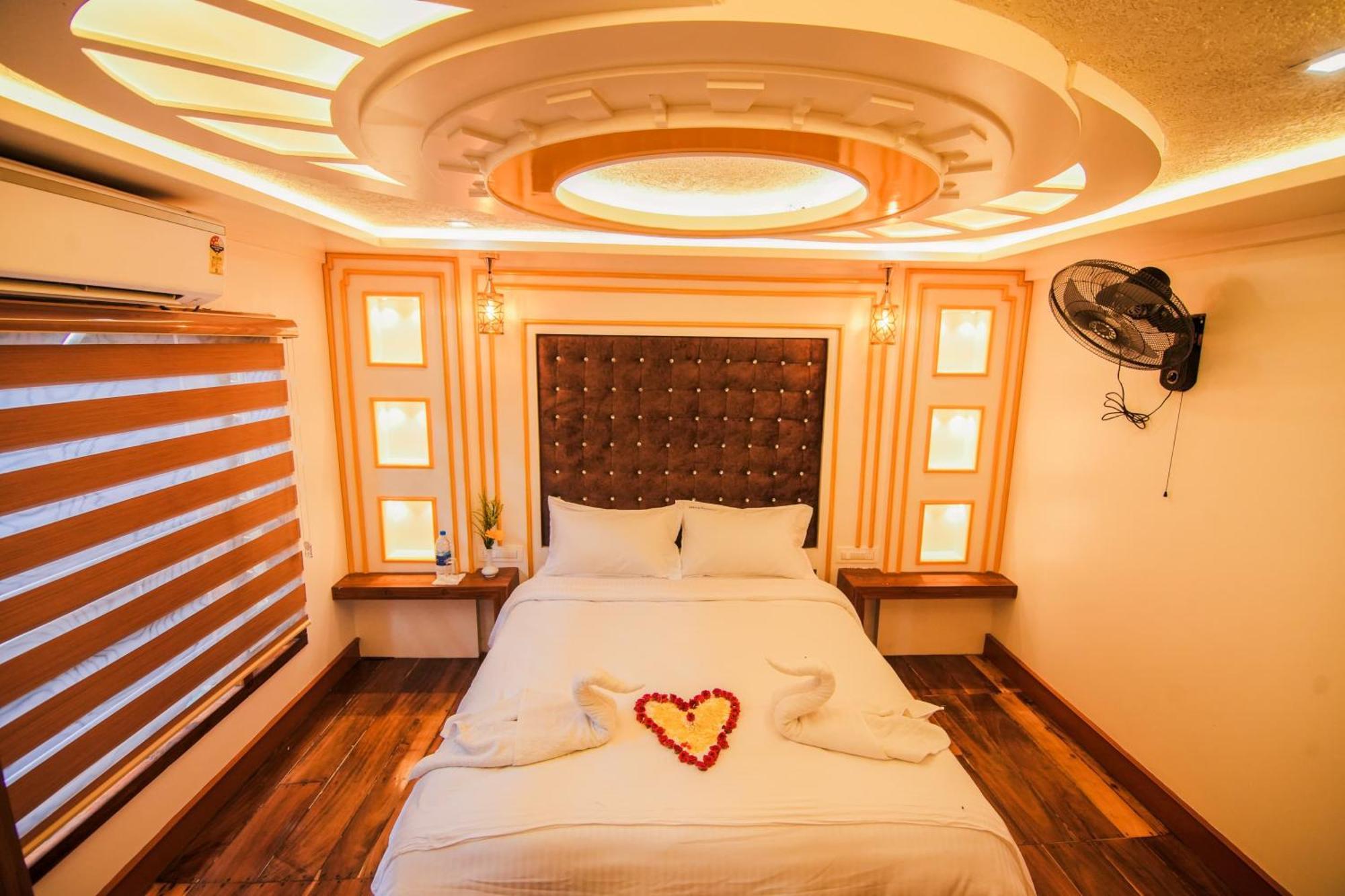 Kera Houseboats Alleppey Alappuzha Eksteriør billede