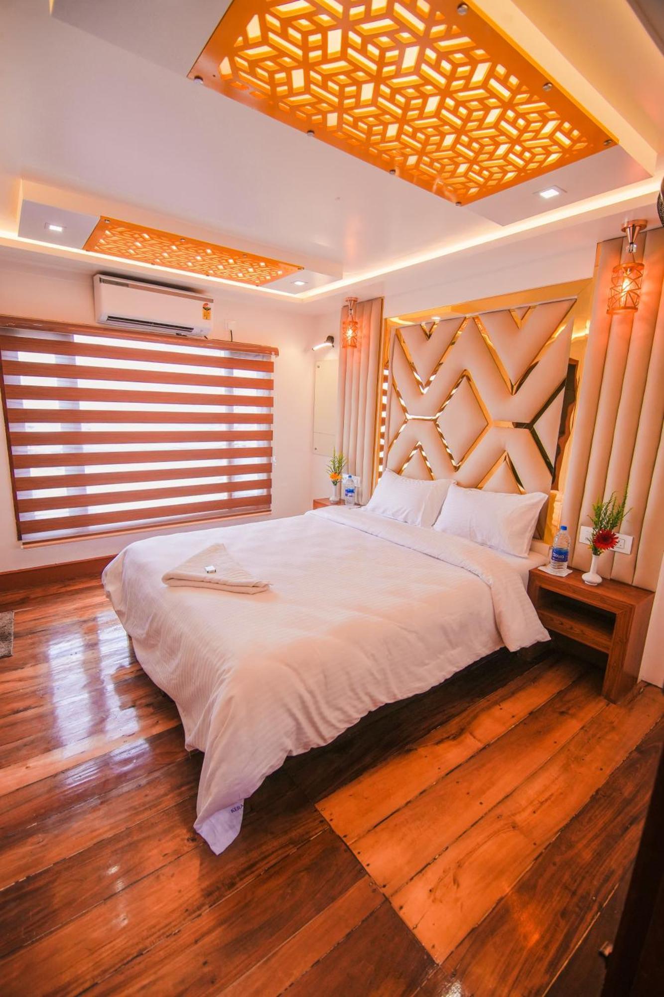 Kera Houseboats Alleppey Alappuzha Eksteriør billede